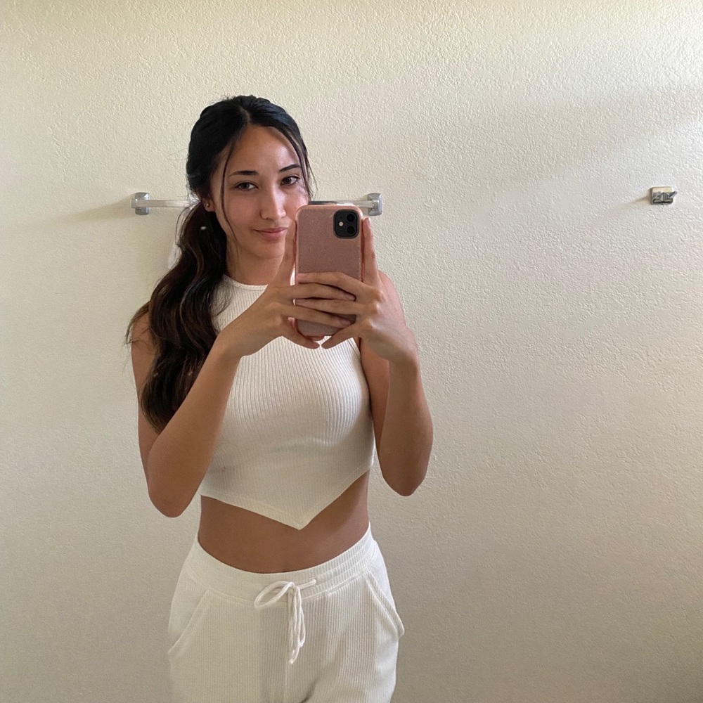 PLS BUY MY CLOTHES :)